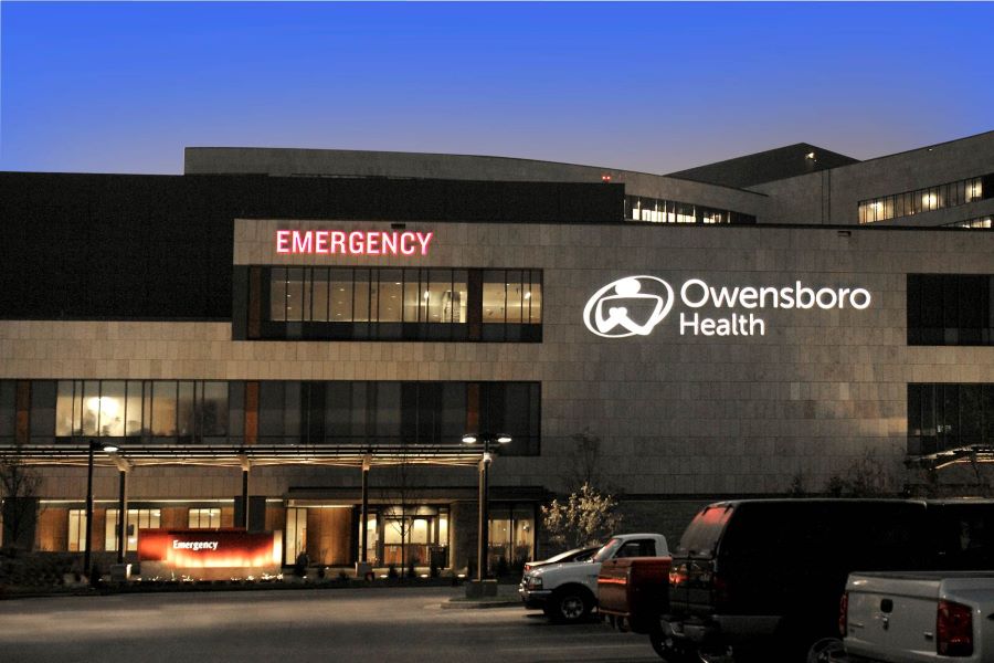 night time Emergency Department exterior photo