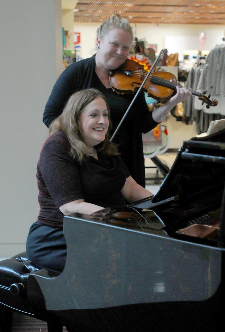 Diane Earle on piano